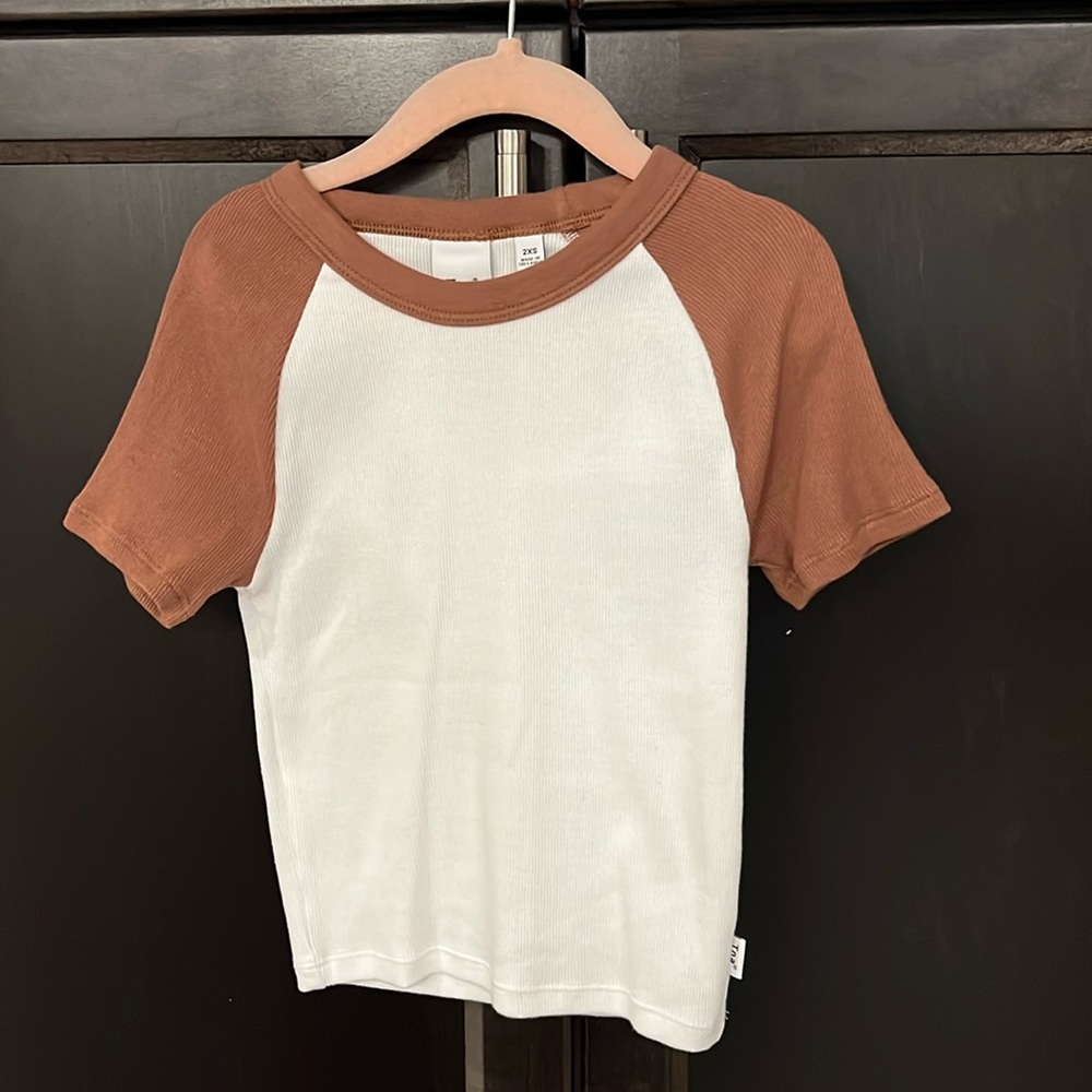 TNA Aritzia T-shirt. Ladies 2XS